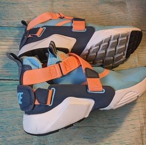 Nike Huarache City Blue sneakers size 7Y